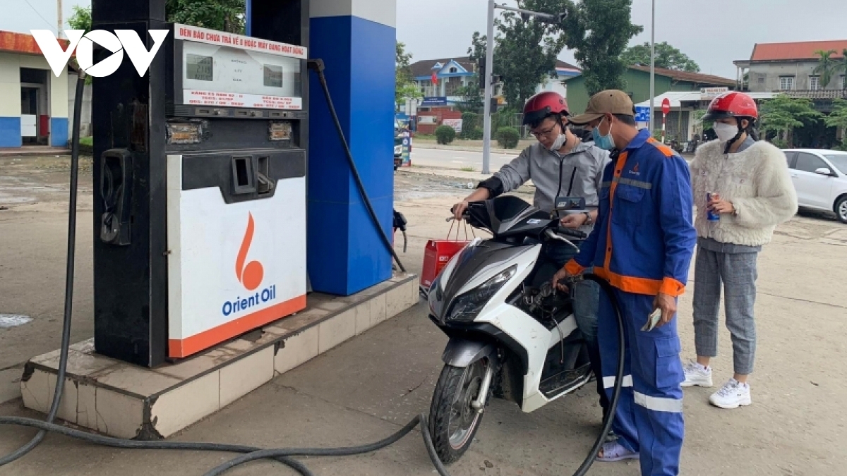 Retail petrol prices likely to hit new record highs on June 11